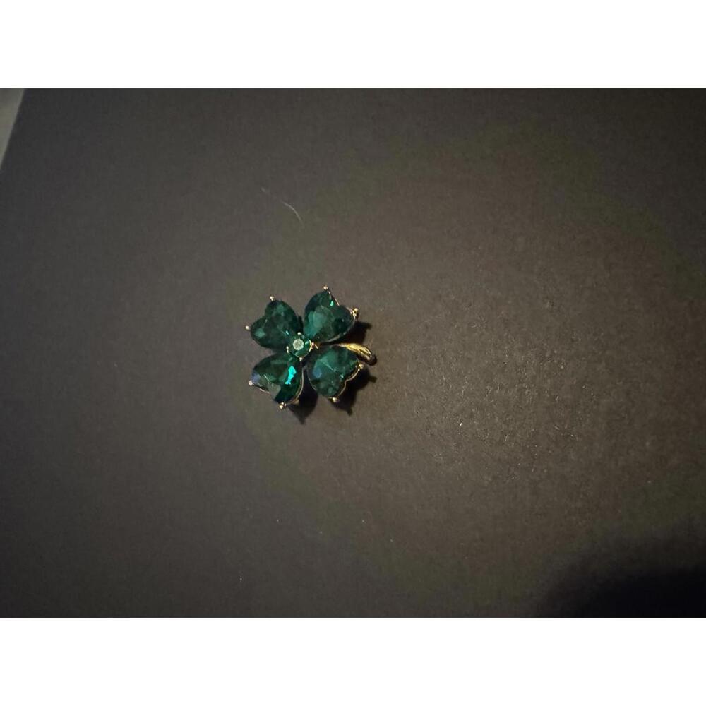 Elegant Emerald Green Flower Brooch
